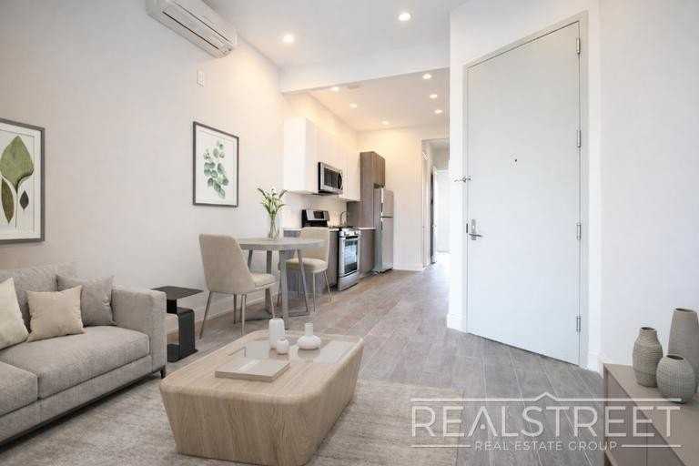 181 Chauncey St #2L - Photo 2 of 6