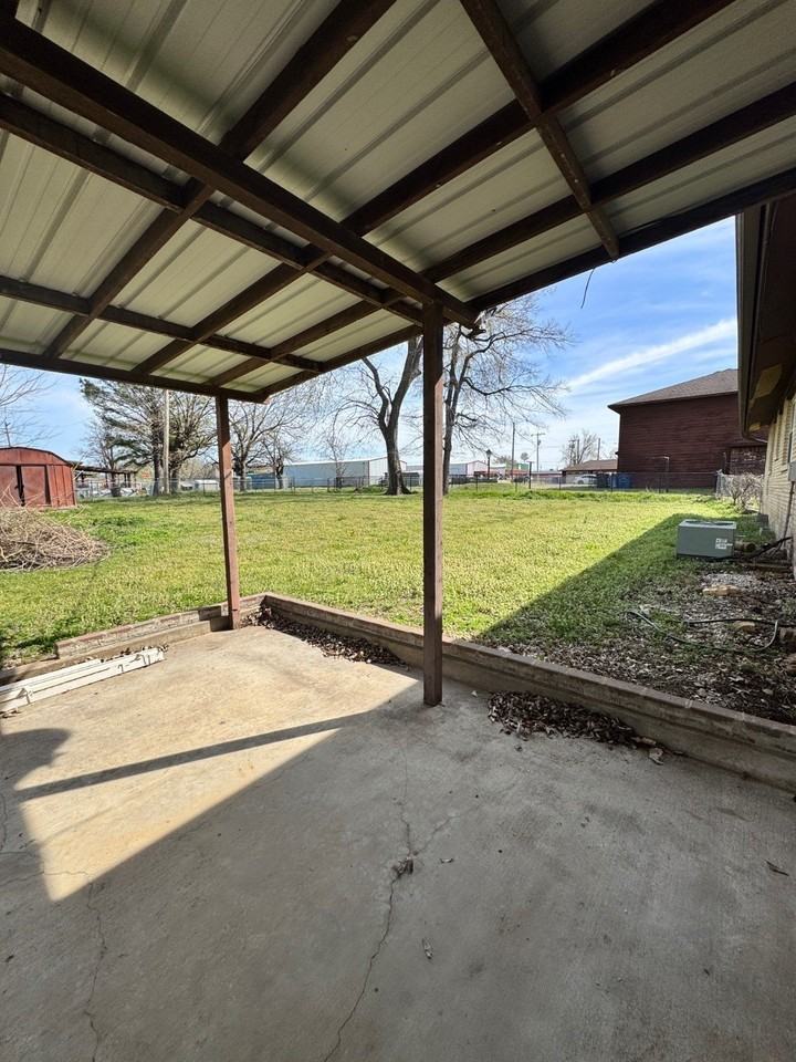 607 Lehigh Ave - Photo 7 of 20