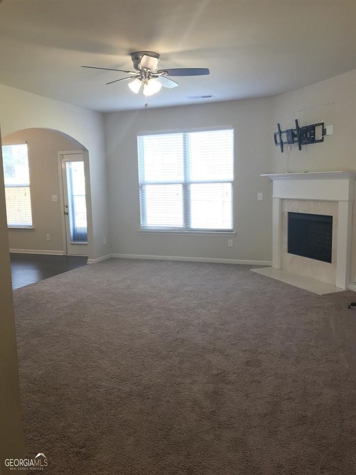 276 Stillwood Dr - Photo 2 of 12