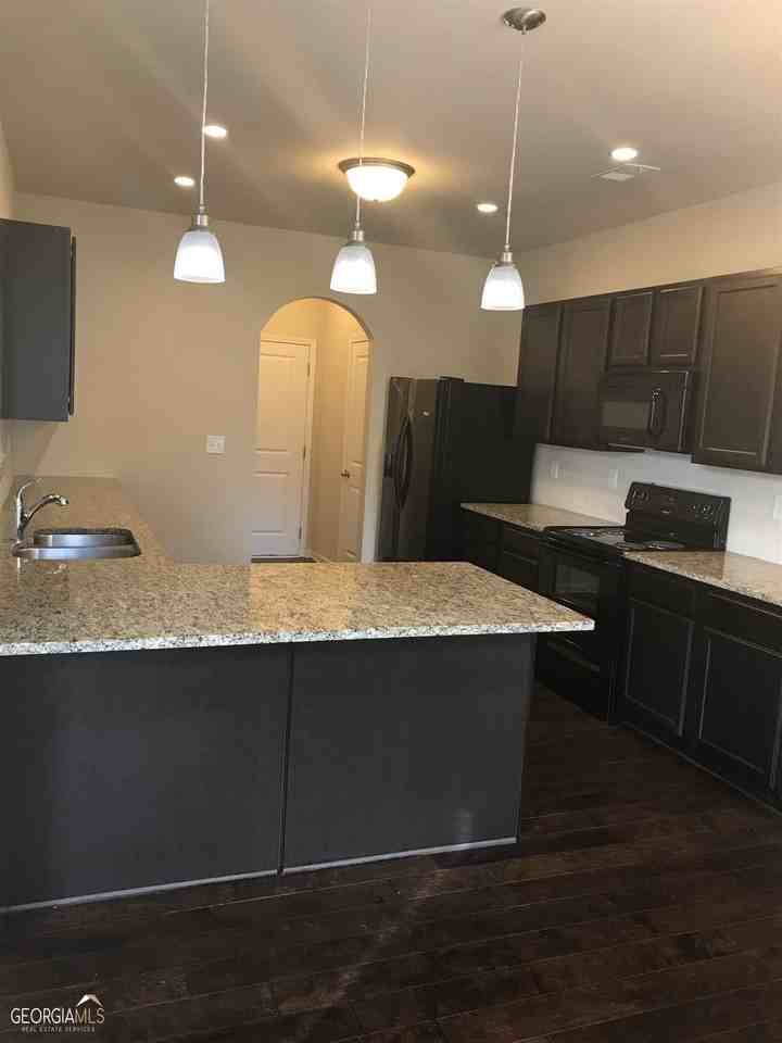 276 Stillwood Dr - Photo 4 of 12