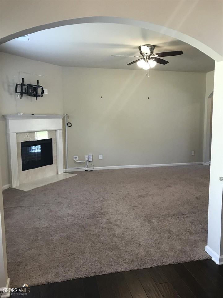 276 Stillwood Dr - Photo 5 of 12