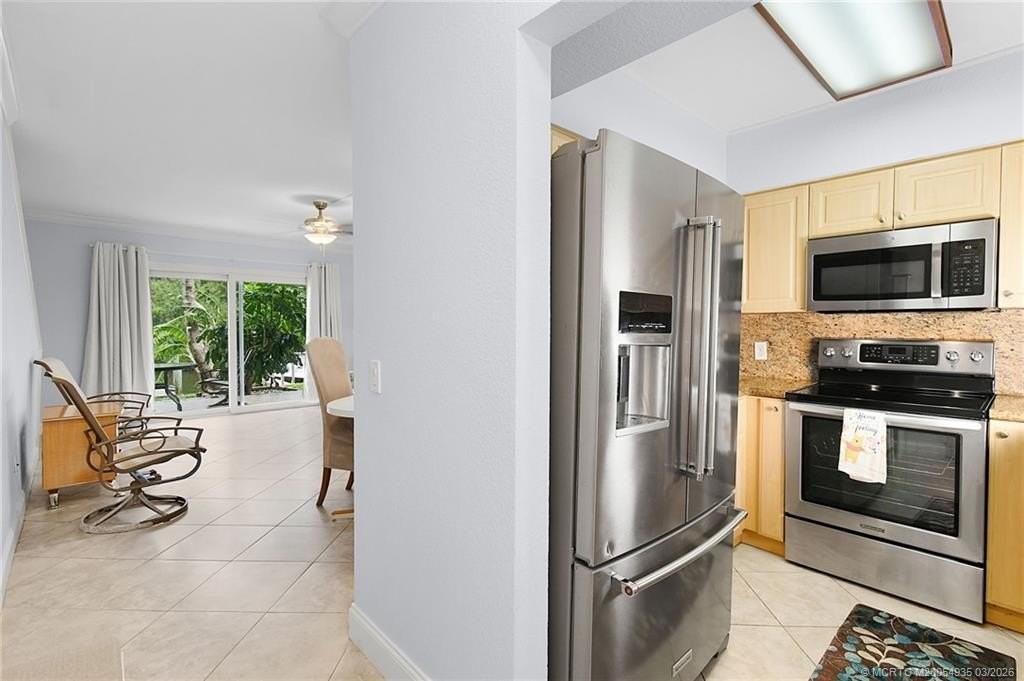 3129 Se Indian St Unit 3 - Photo 5 of 28