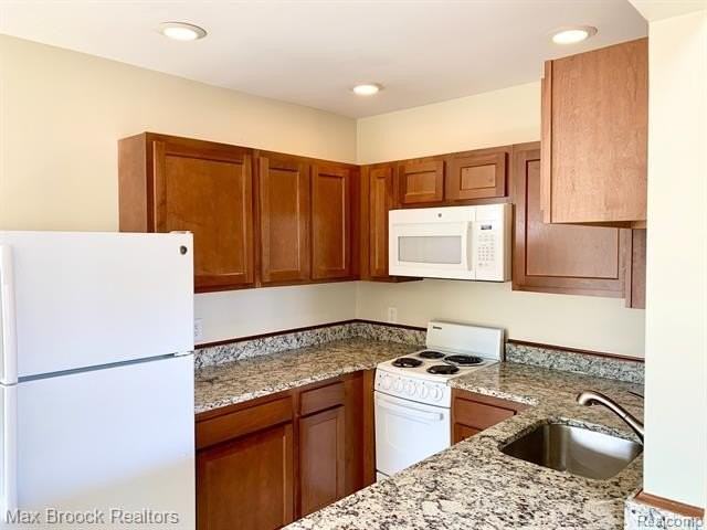 156 N Worth St #2S - Photo 4 of 32