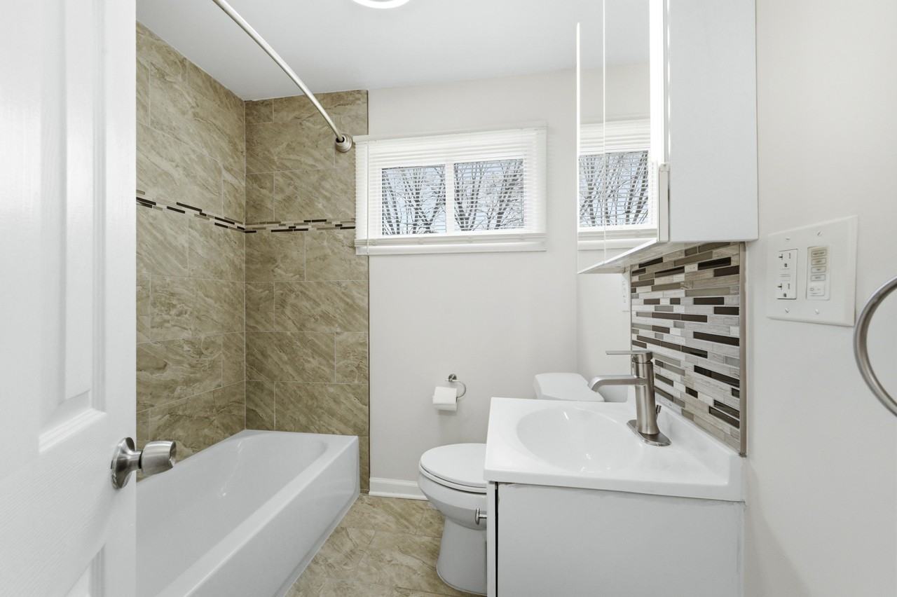 22546 Ira Blvd #1 - Photo 4 of 12