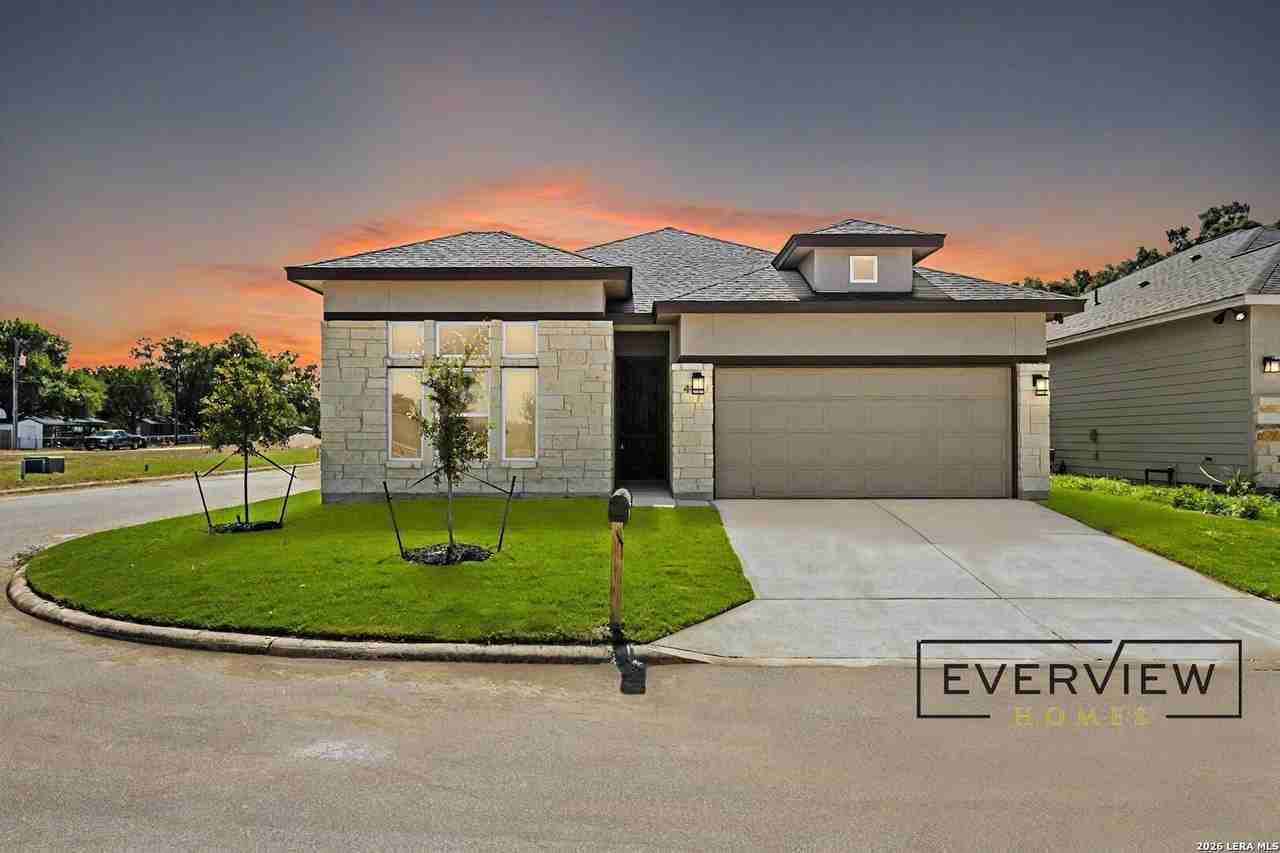 405 Park Cir - Photo 2 of 43