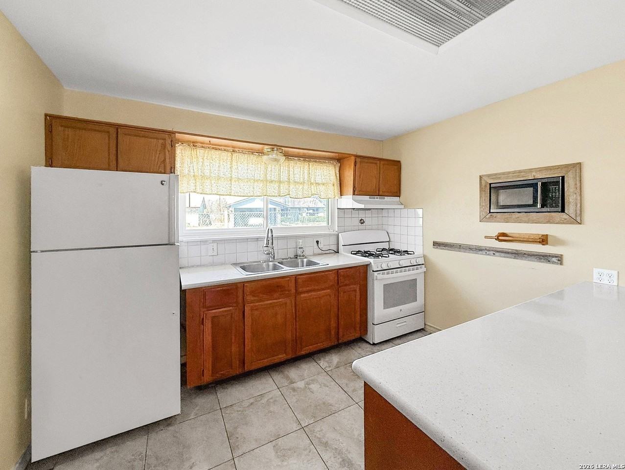 7750 Pipers Hl - Photo 4 of 21