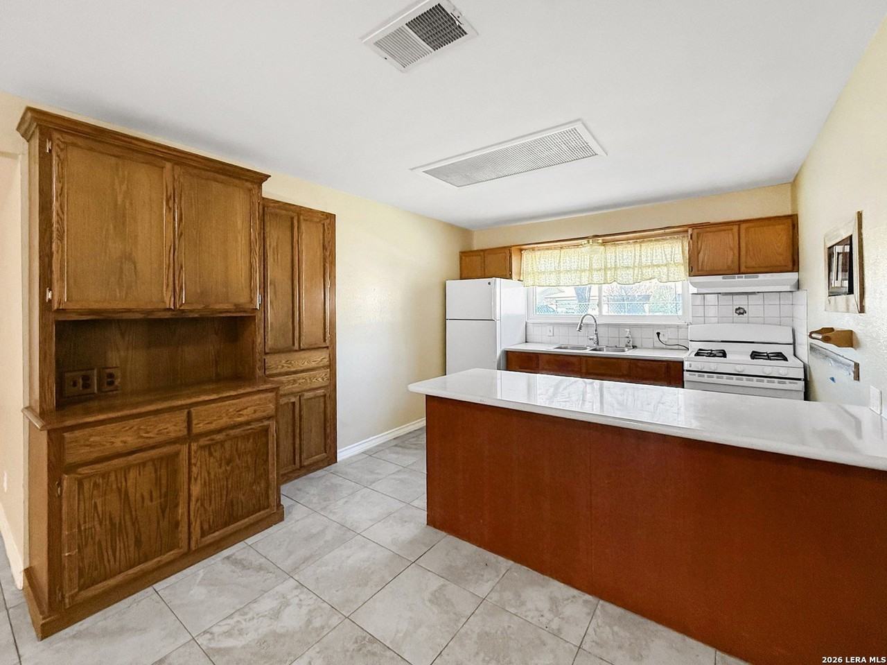 7750 Pipers Hl - Photo 5 of 21