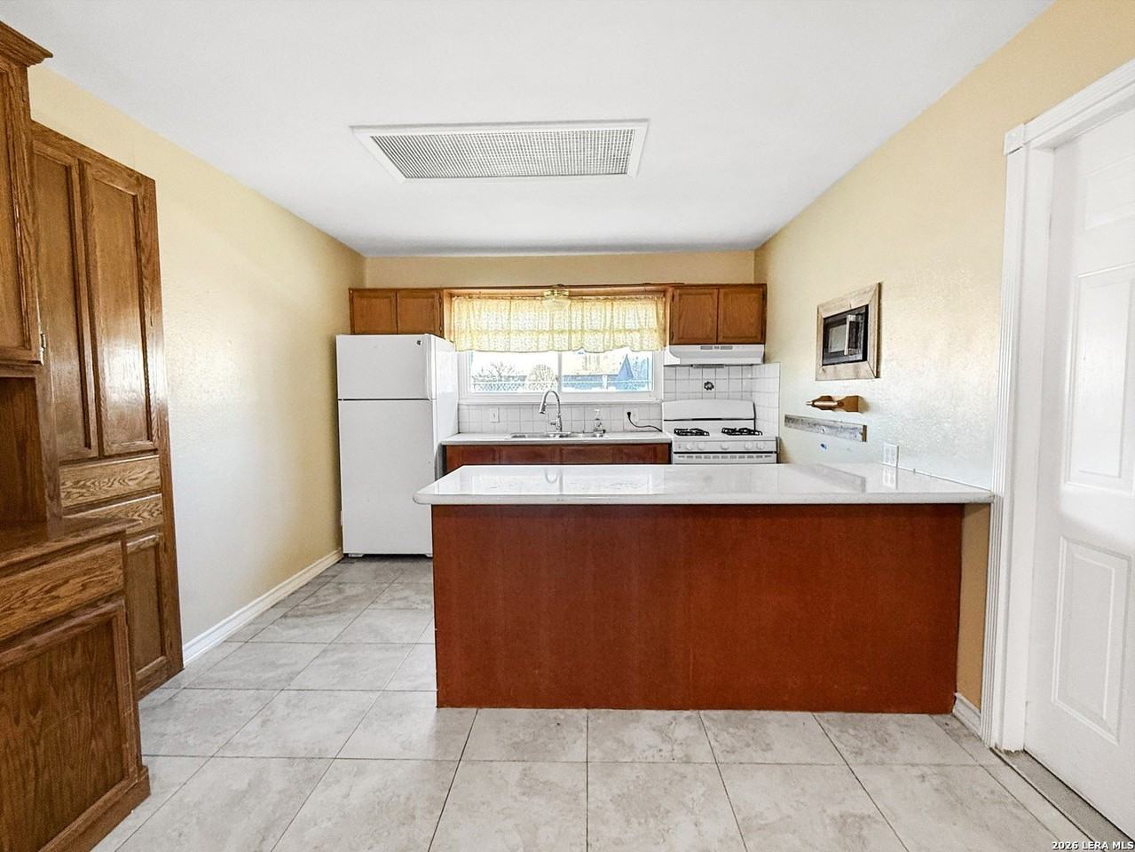 7750 Pipers Hl - Photo 6 of 21