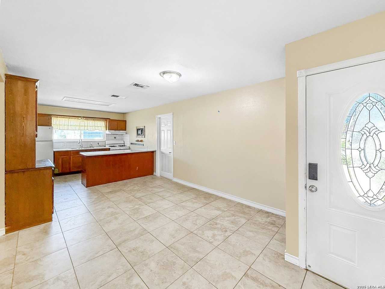 7750 Pipers Hl - Photo 7 of 21