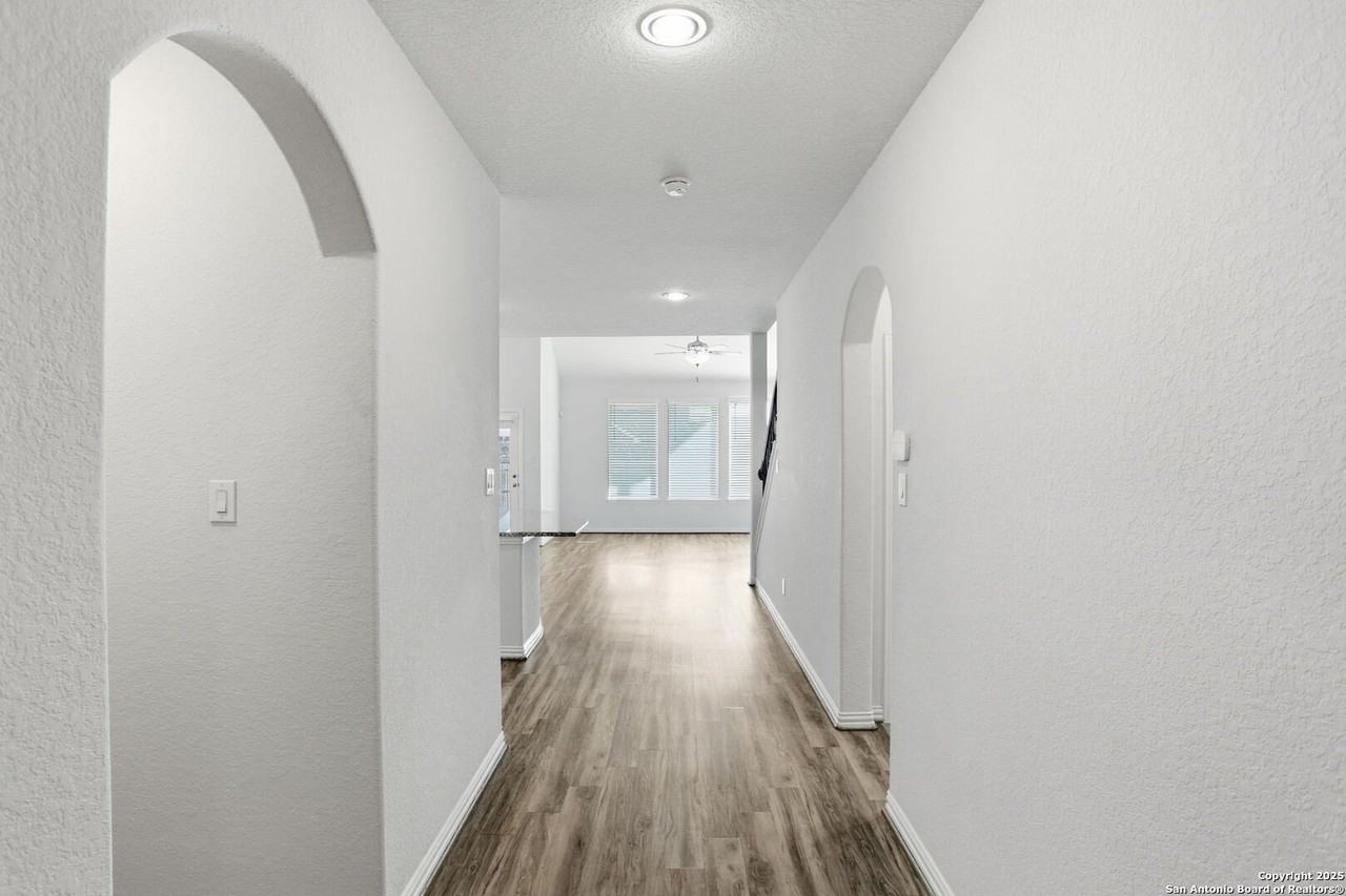 204 Tiltwood Ct - Photo 6 of 40