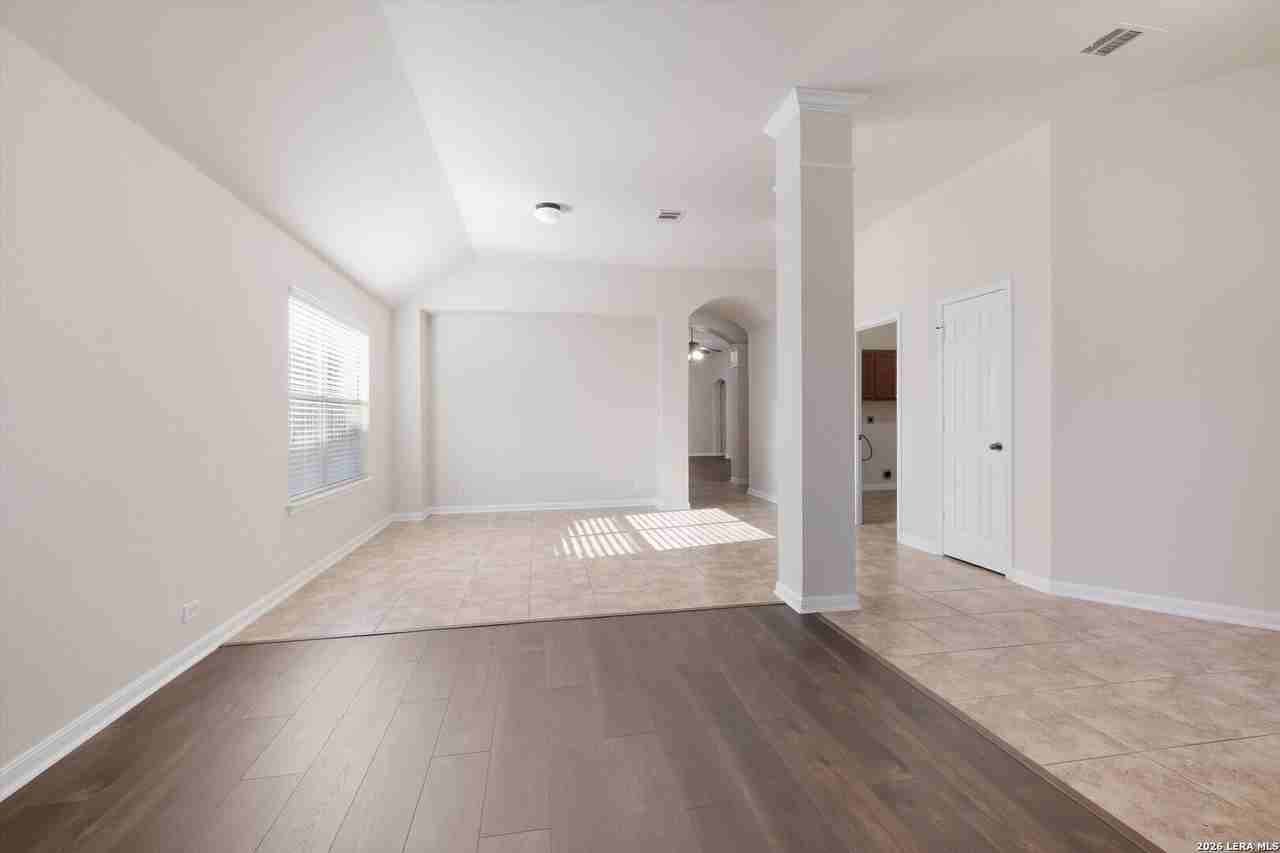 26751 Trinity Hl - Photo 3 of 19