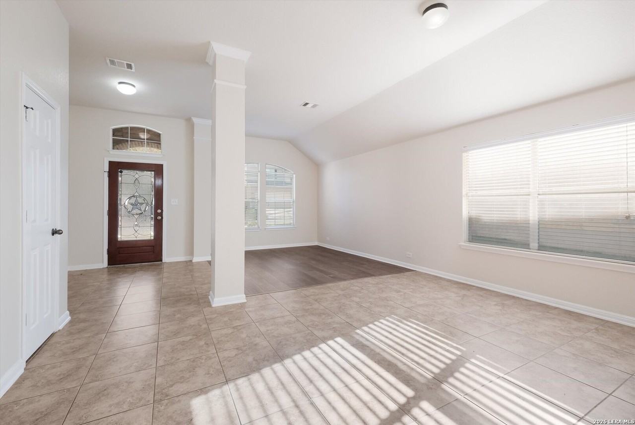 26751 Trinity Hl - Photo 4 of 19