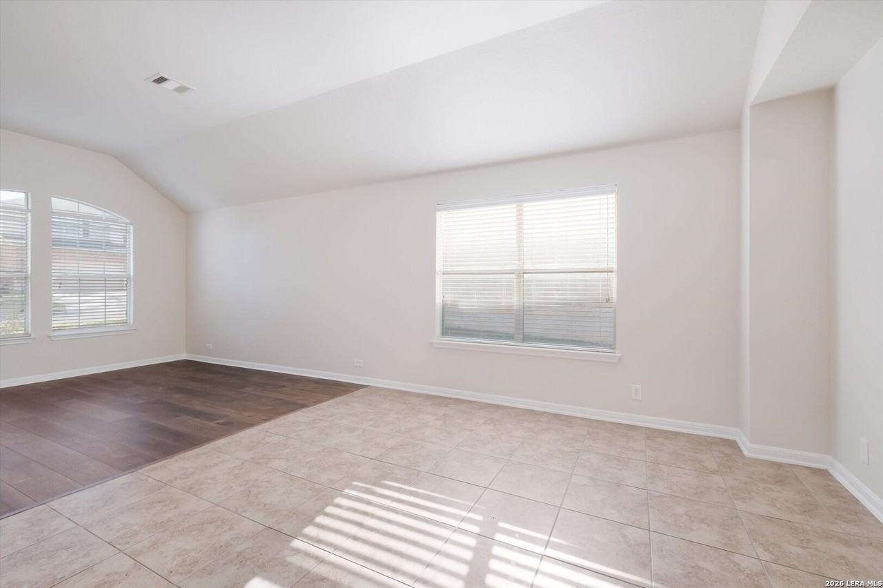 26751 Trinity Hl - Photo 5 of 19