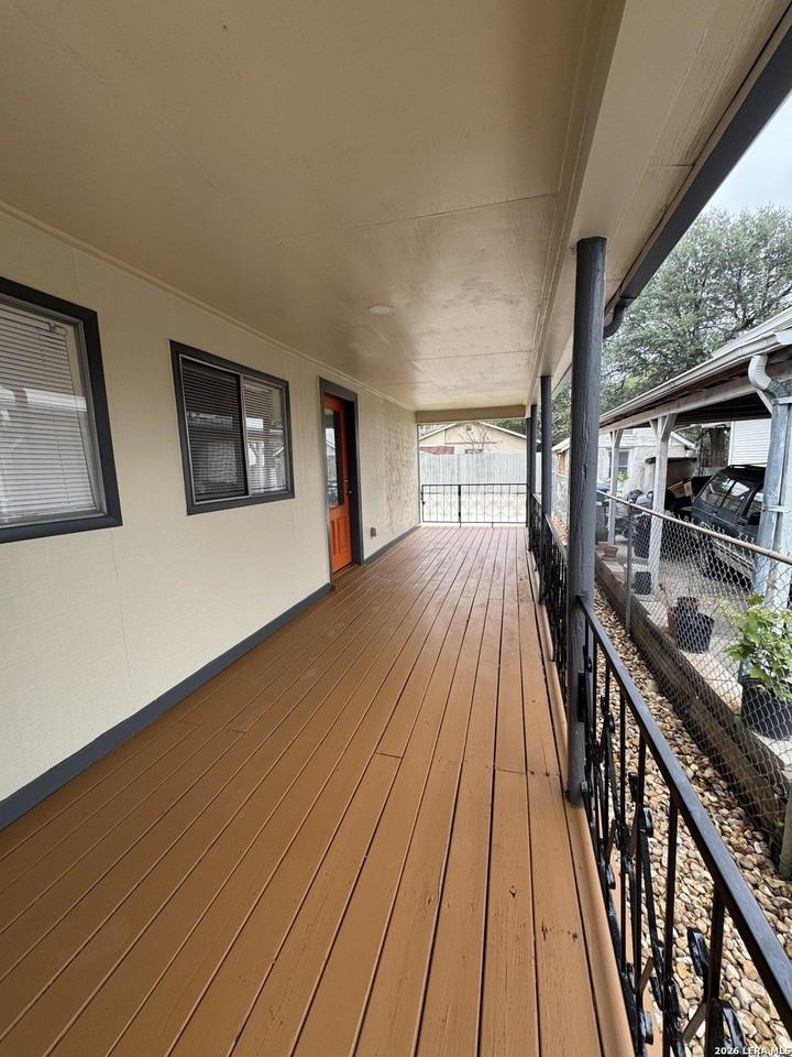 631 E Mistletoe Ave - Photo 2 of 30