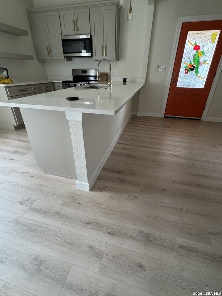 631 E Mistletoe Ave - Photo 7 of 30