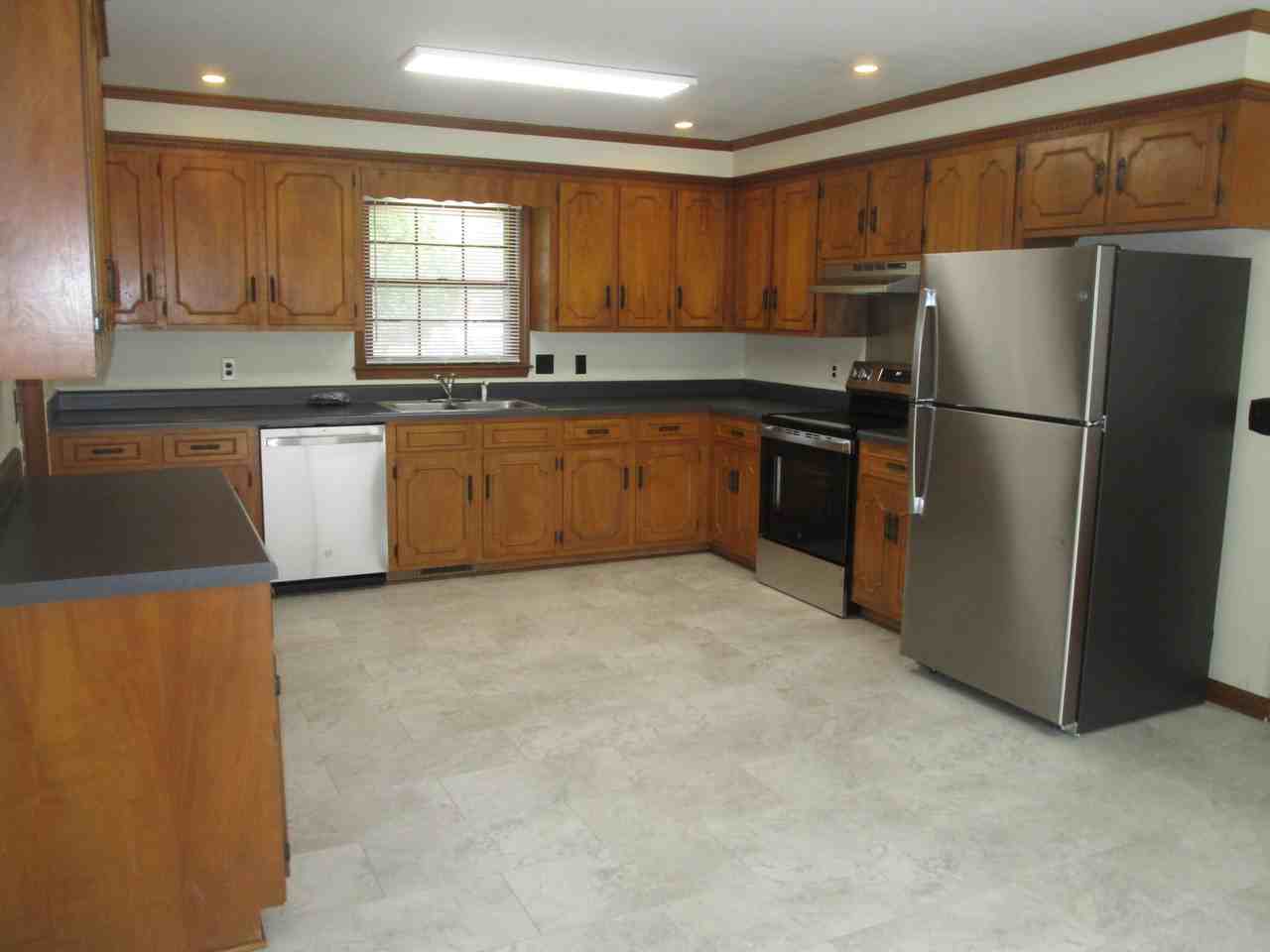 4 Ashley St - Photo 7 of 22