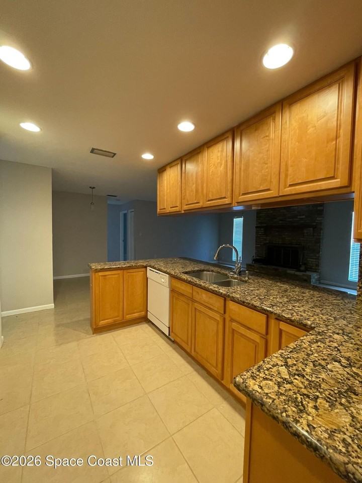 215 Driskell St Ne - Photo 5 of 19