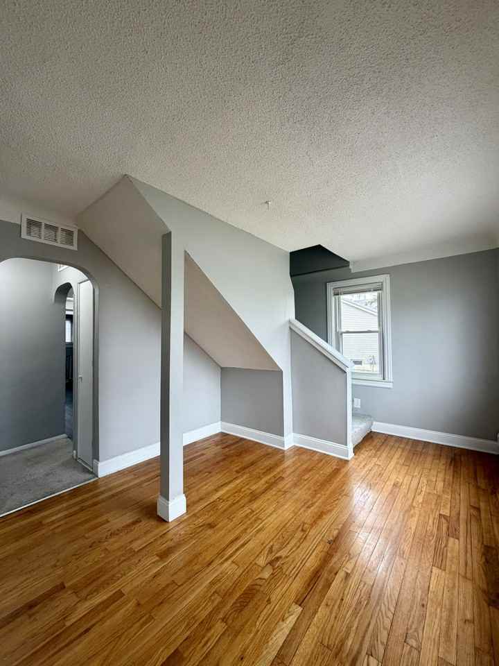 12939 Devoe St #1 - Photo 3 of 16