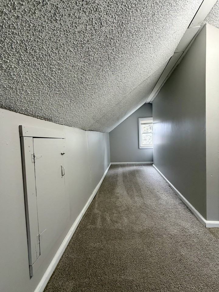 12939 Devoe St #1 - Photo 4 of 16