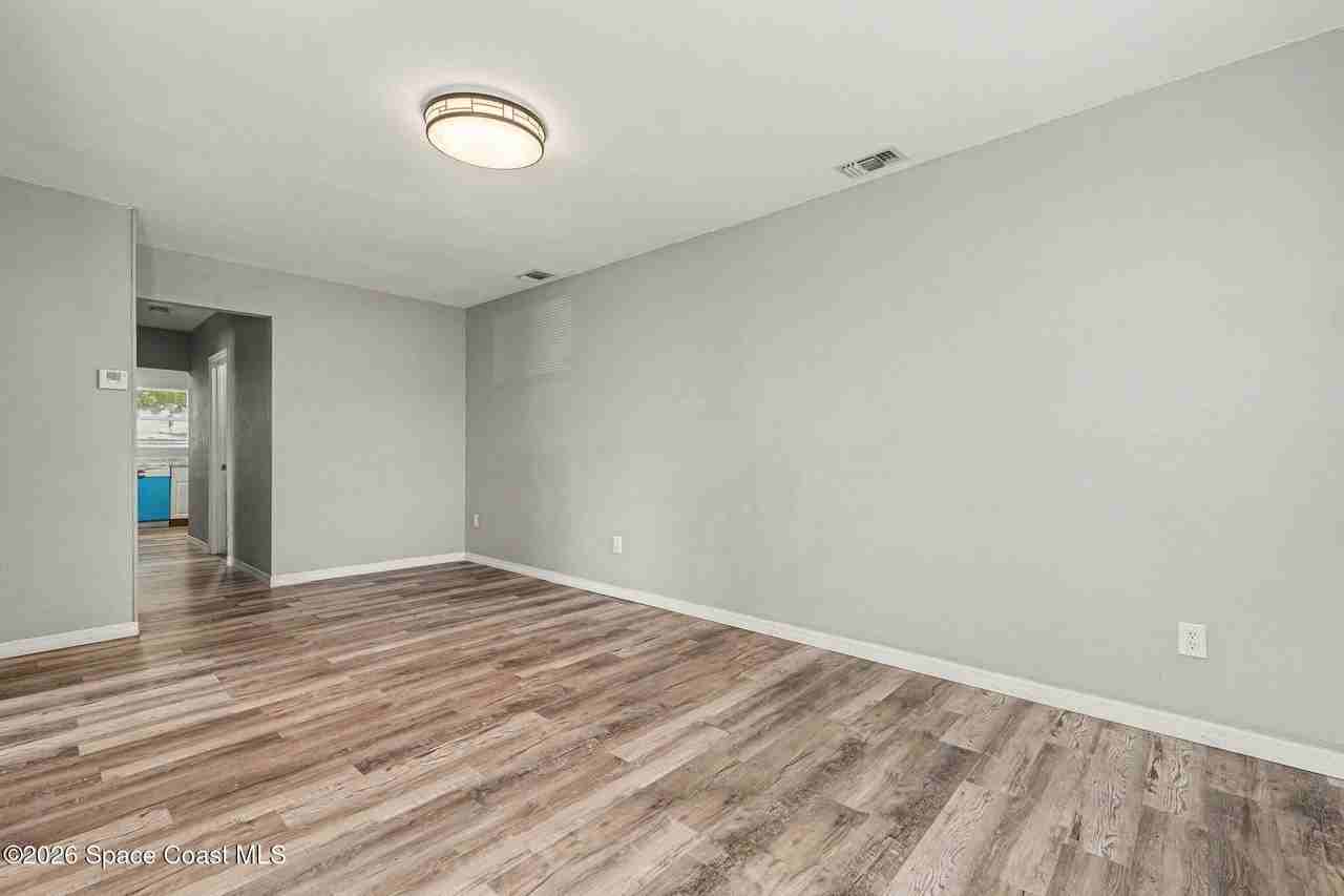 701 Tropic St Apt C - Photo 4 of 14