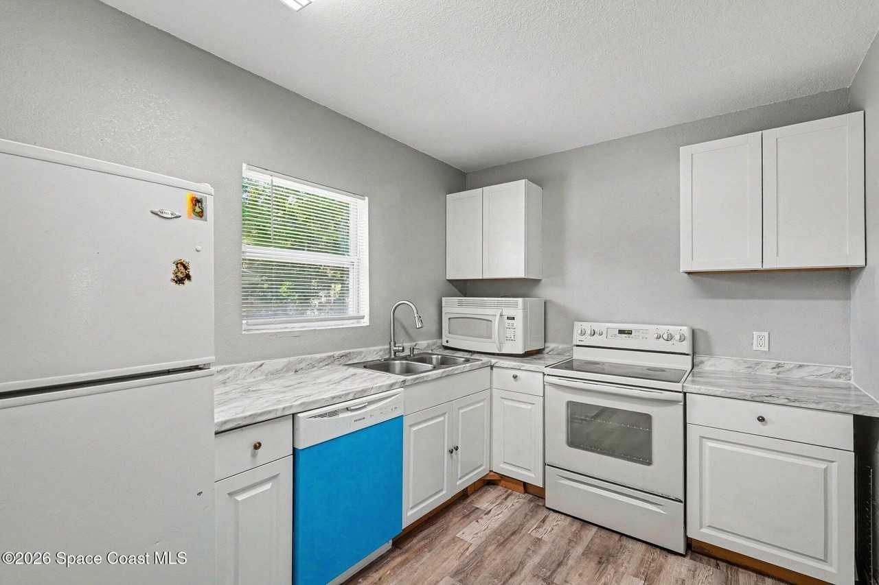 701 Tropic St Apt C - Photo 7 of 14