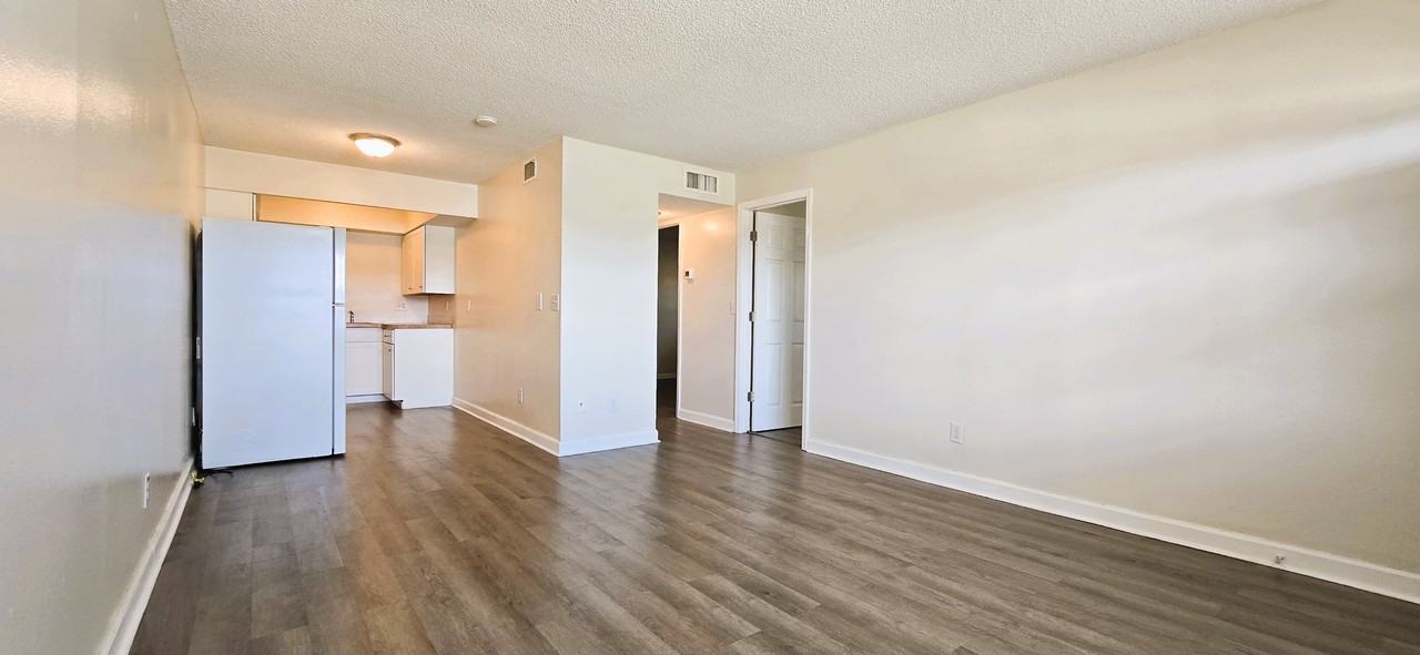 501 E Seminoe Ave - 7 #7 - Photo 3 of 8