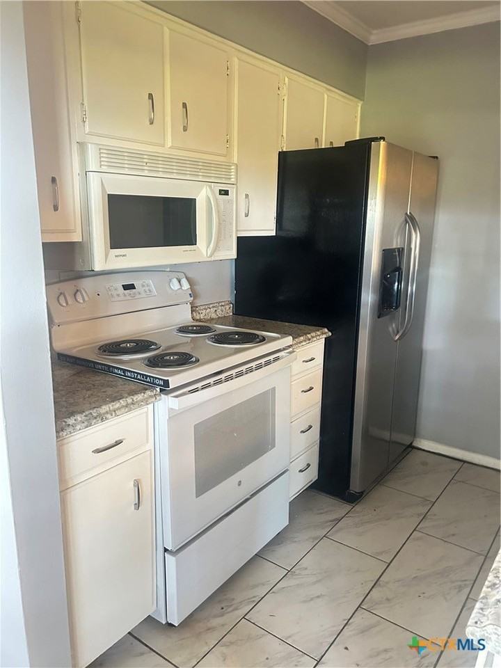 1051 Country Club Dr #28 - Photo 5 of 20