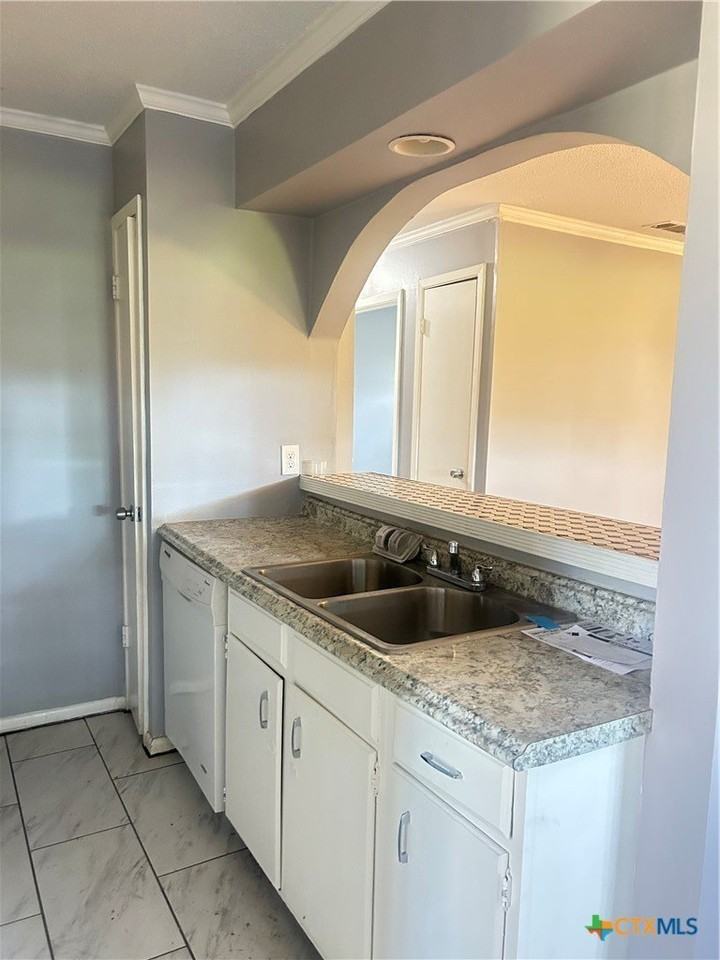1051 Country Club Dr #28 - Photo 6 of 20