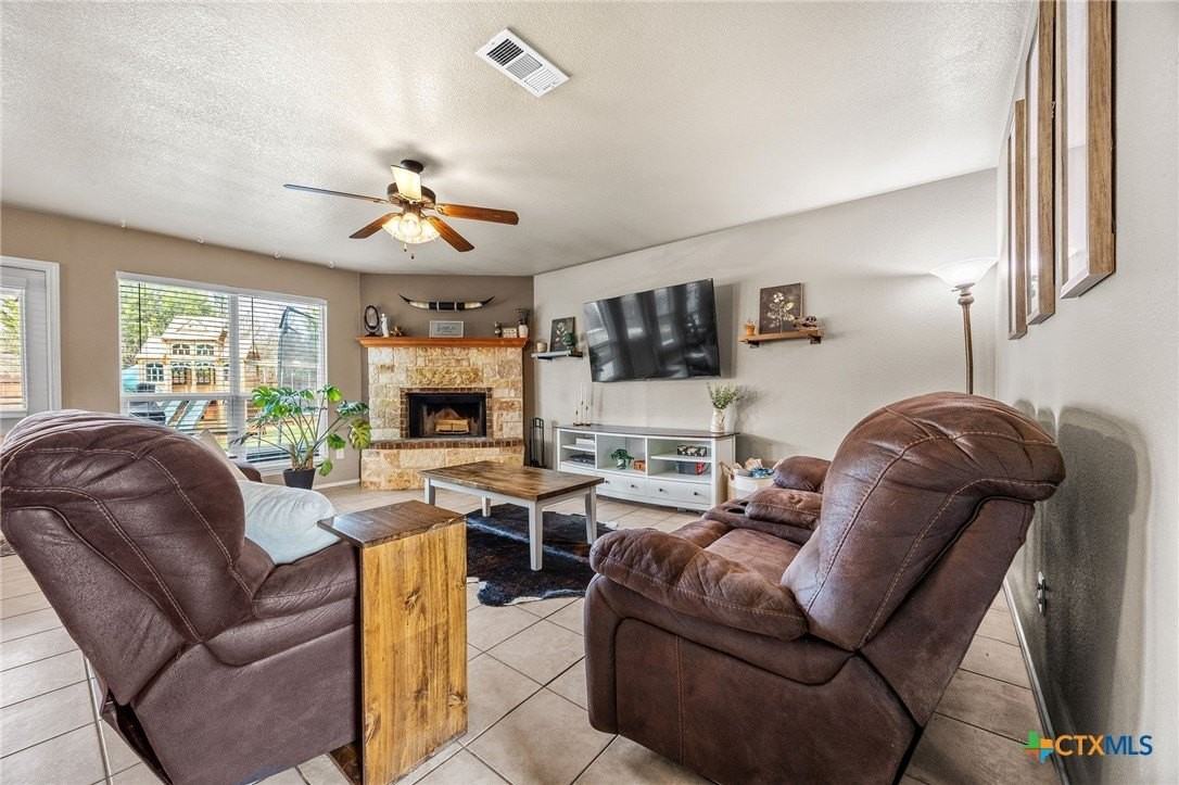 4103 Dewitt County Ct - Photo 5 of 32