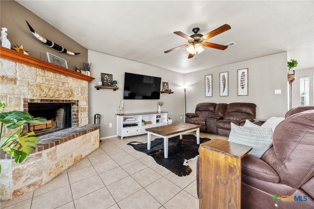 4103 Dewitt County Ct - Photo 6 of 32