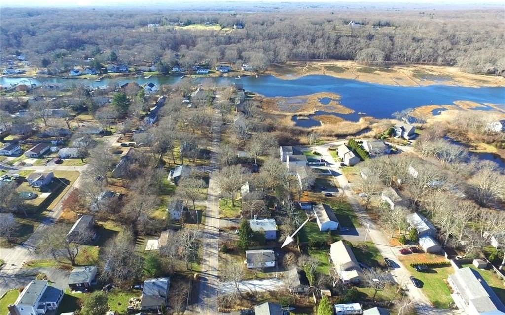 109 Conanicus Rd - Photo 2 of 8