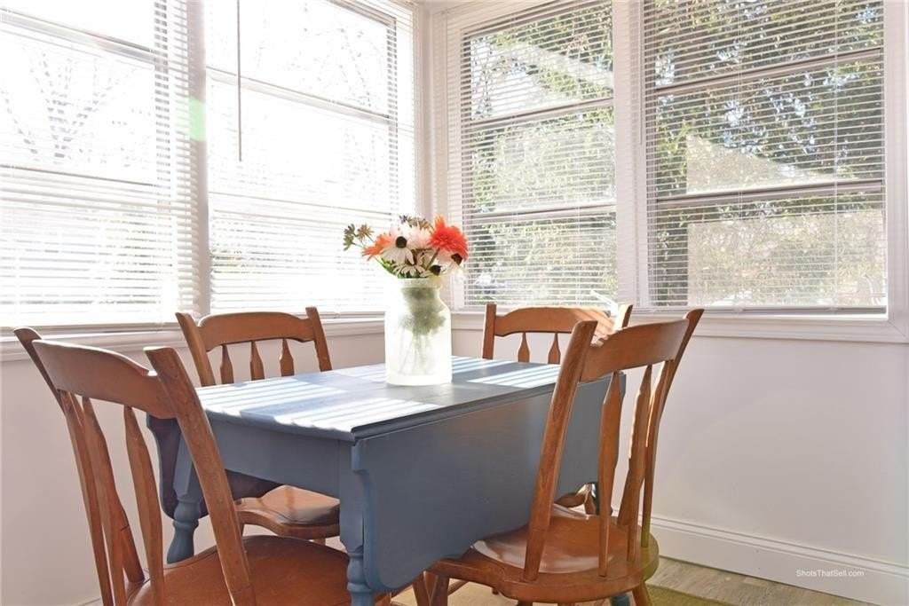 109 Conanicus Rd - Photo 5 of 8