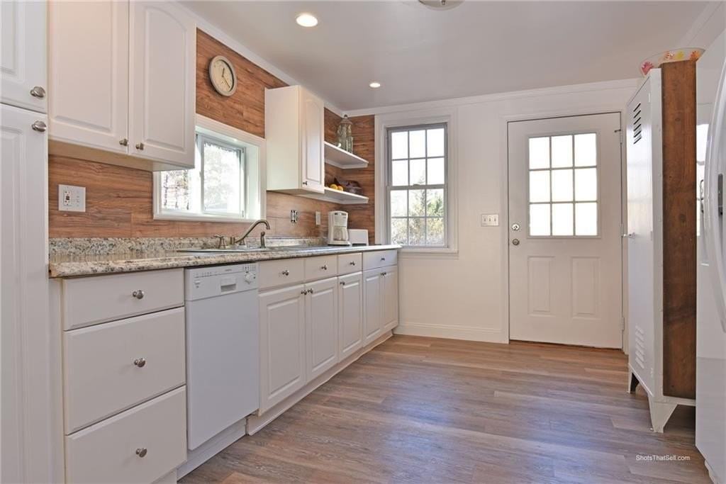 109 Conanicus Rd - Photo 6 of 8