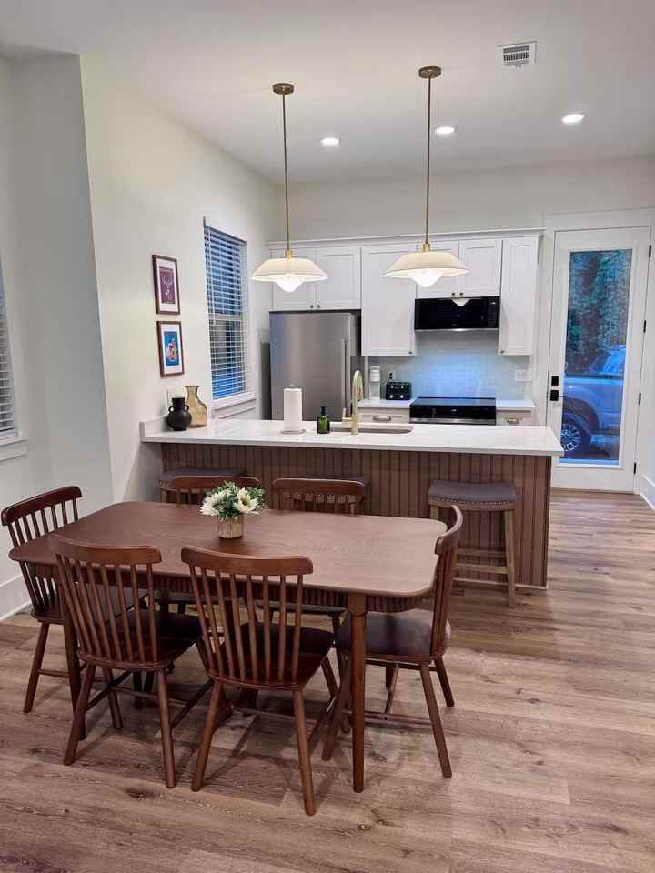 637 E Seaboard APT 1 Street unit: 2 - Photo 2 of 12