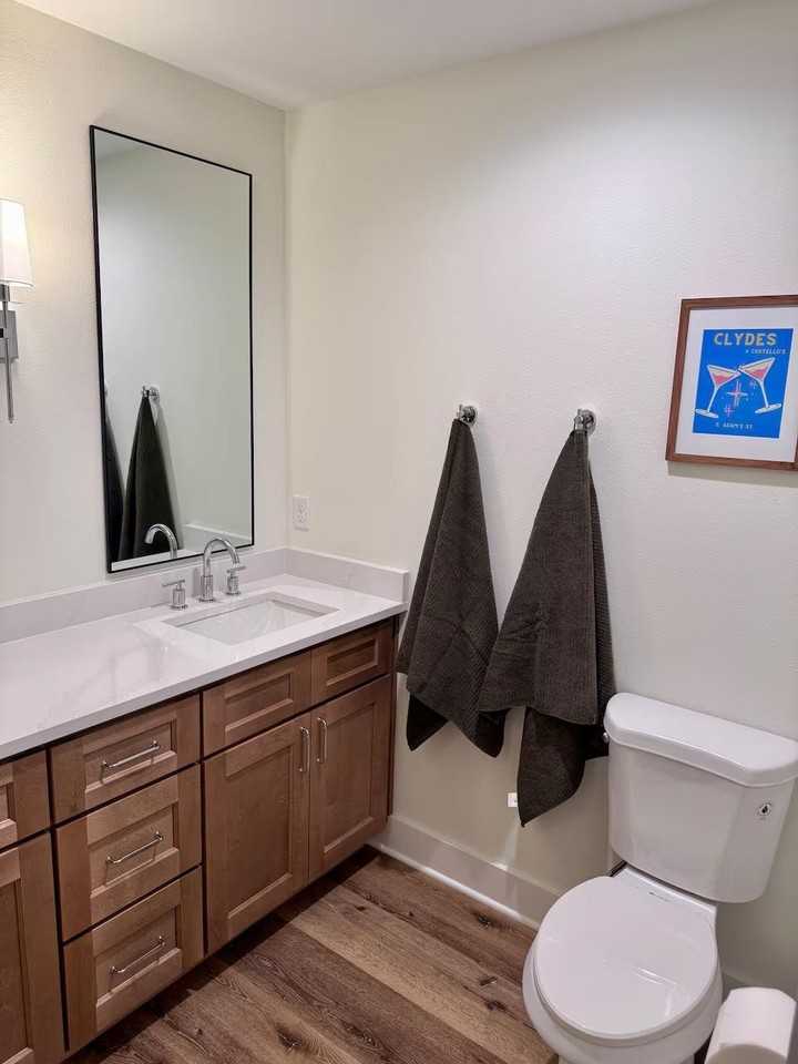 637 E Seaboard APT 1 Street unit: 2 - Photo 4 of 12