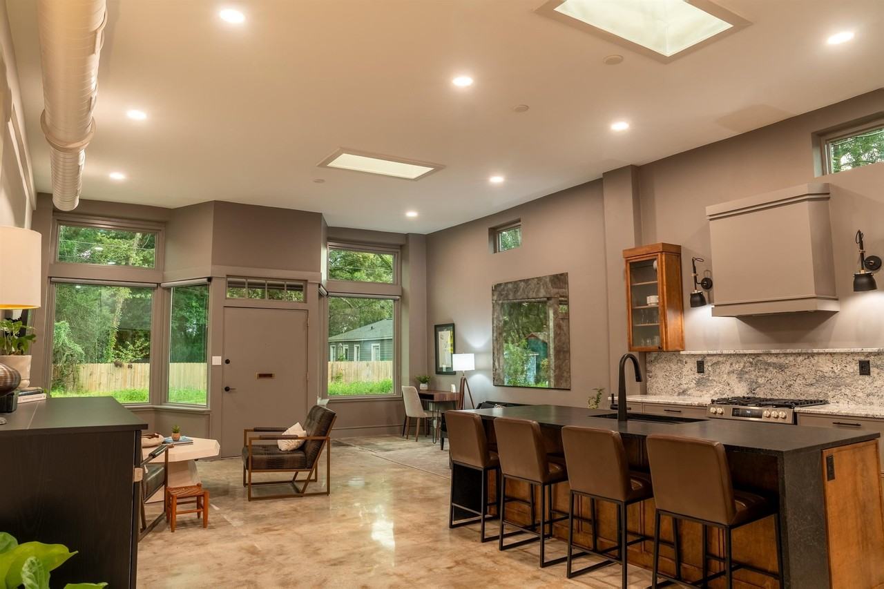 612 W 8th Ave - Photo 2 of 39