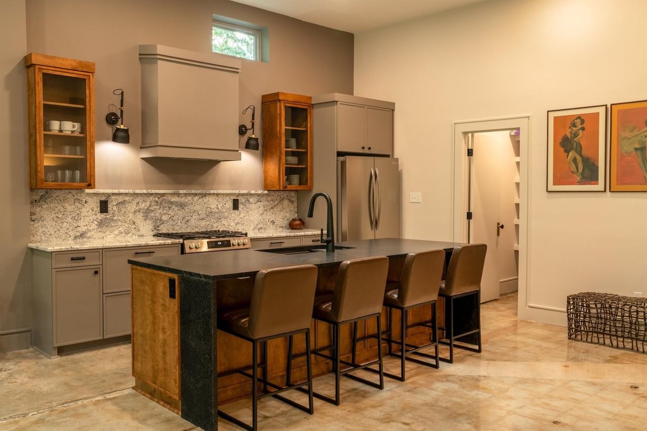 612 W 8th Ave - Photo 3 of 39