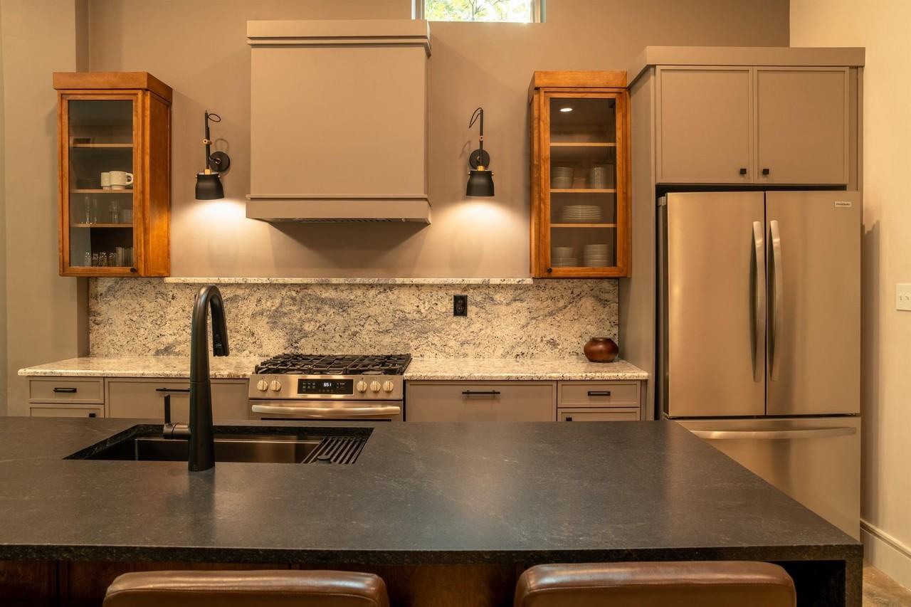 612 W 8th Ave - Photo 7 of 39