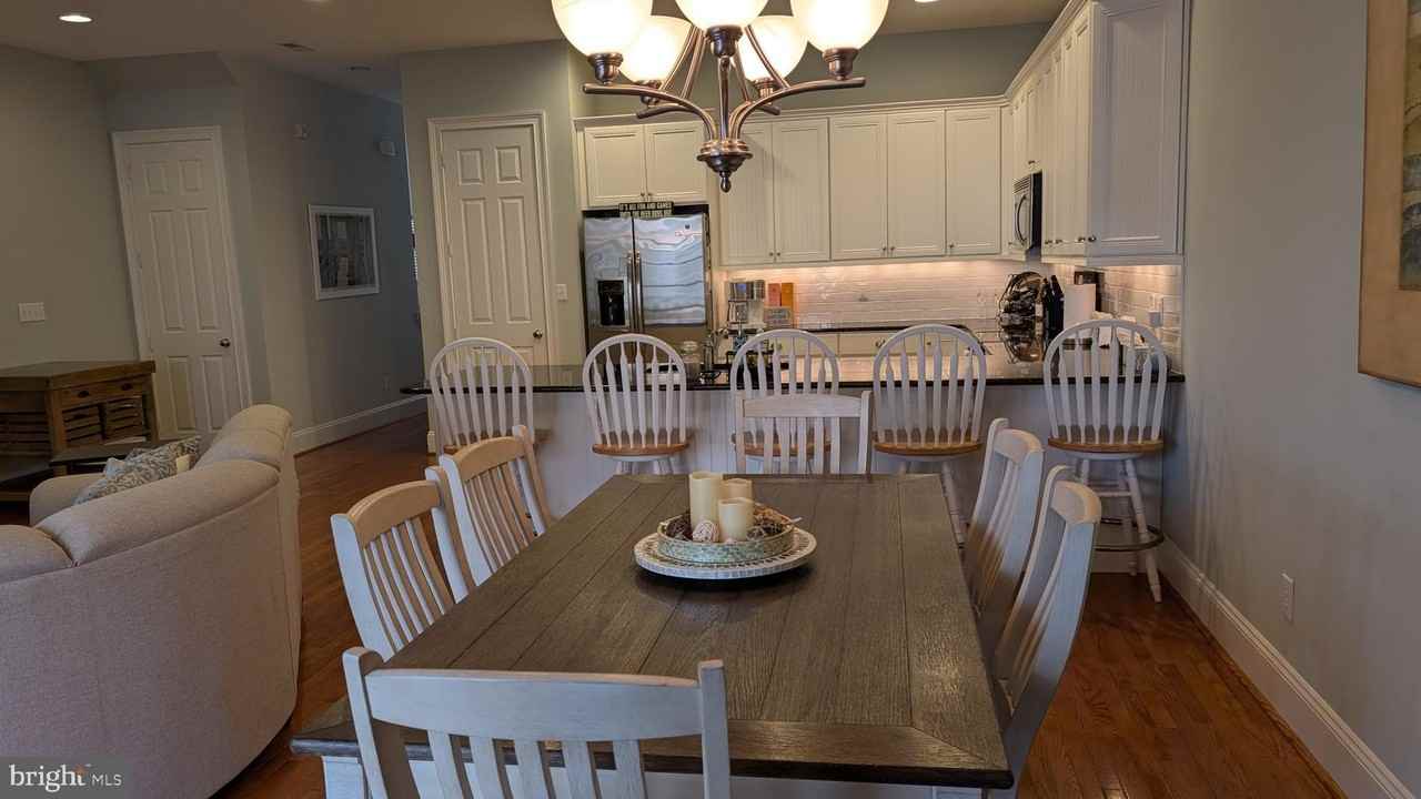 36400 Warwick Dr - Photo 2 of 10