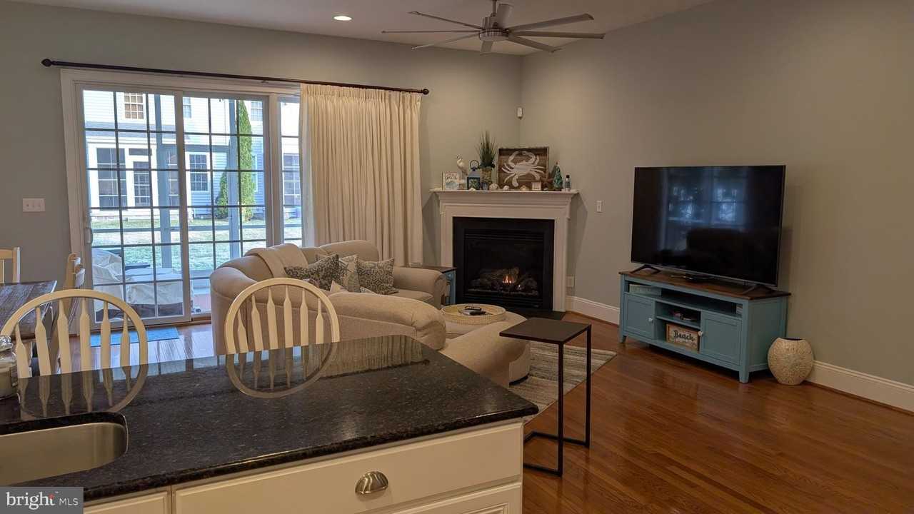 36400 Warwick Dr - Photo 4 of 10