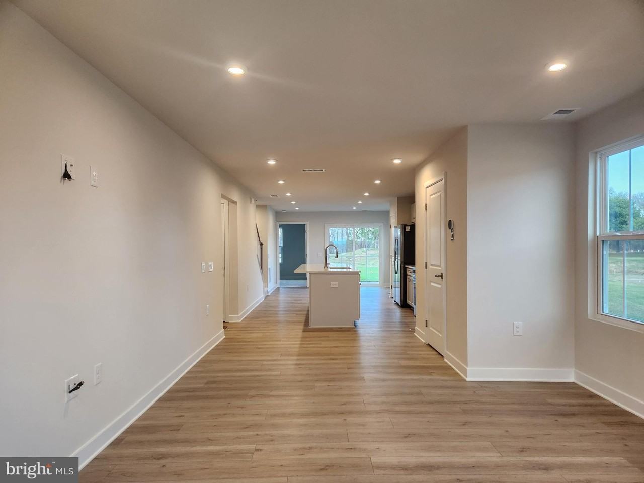 377 Waterside Sq - Photo 3 of 29