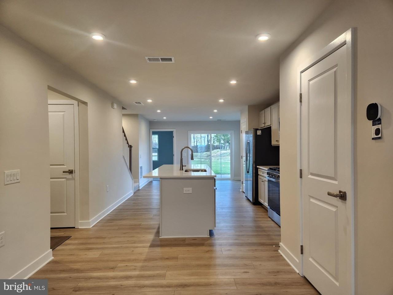 377 Waterside Sq - Photo 4 of 29