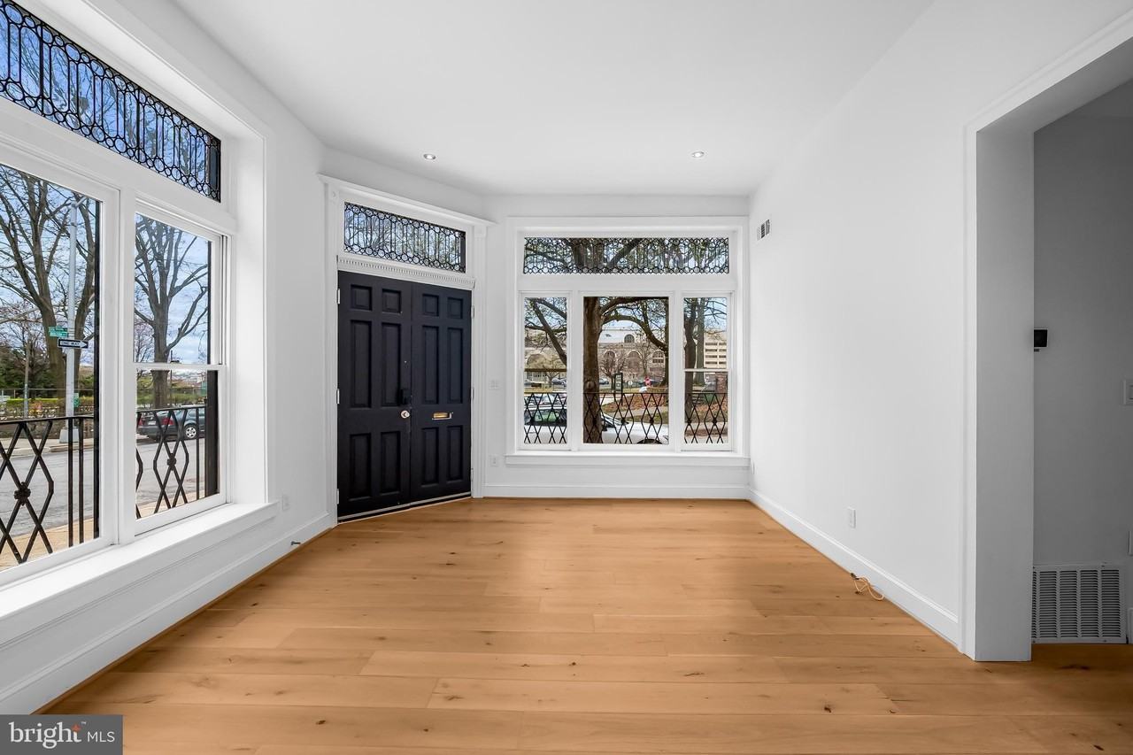 1200 Bolton St - Photo 6 of 22