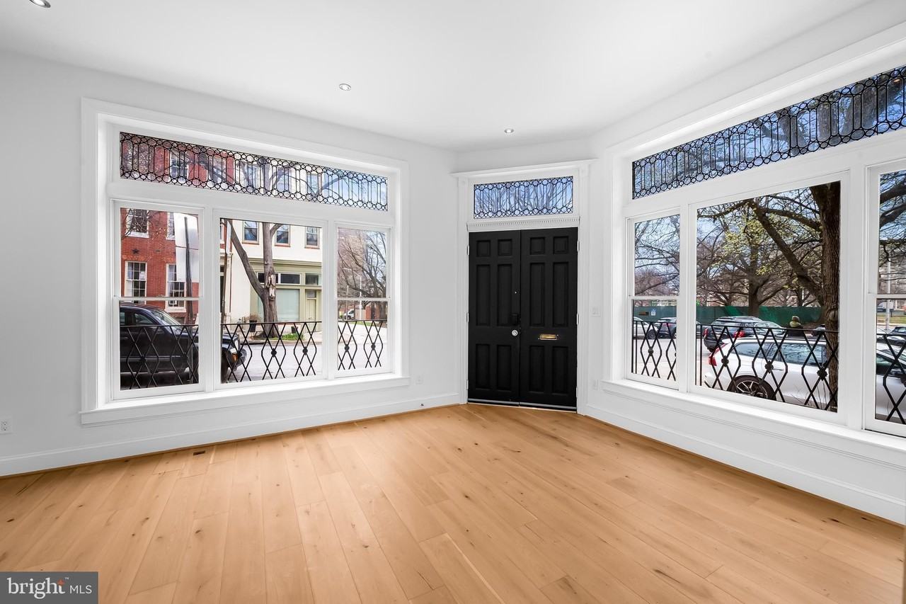 1200 Bolton St - Photo 4 of 20