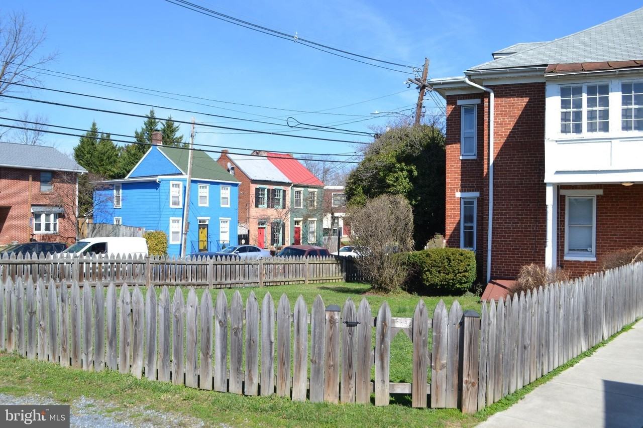 200 W All Saints St - Photo 3 of 36