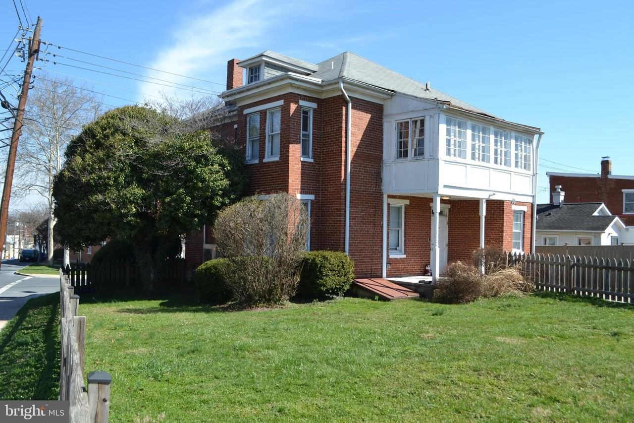 200 W All Saints St - Photo 4 of 36