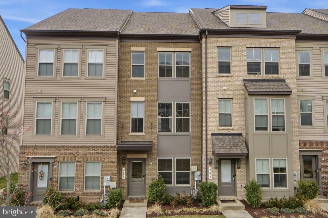 211 Phoenix Dr - Photo 3 of 37