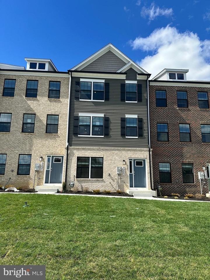 5225 Manor Park Way - Photo 2 of 30