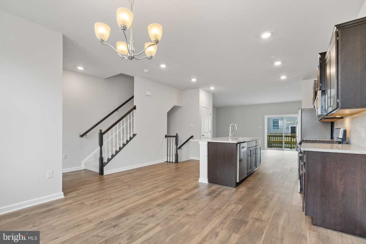 5225 Manor Park Way - Photo 6 of 30