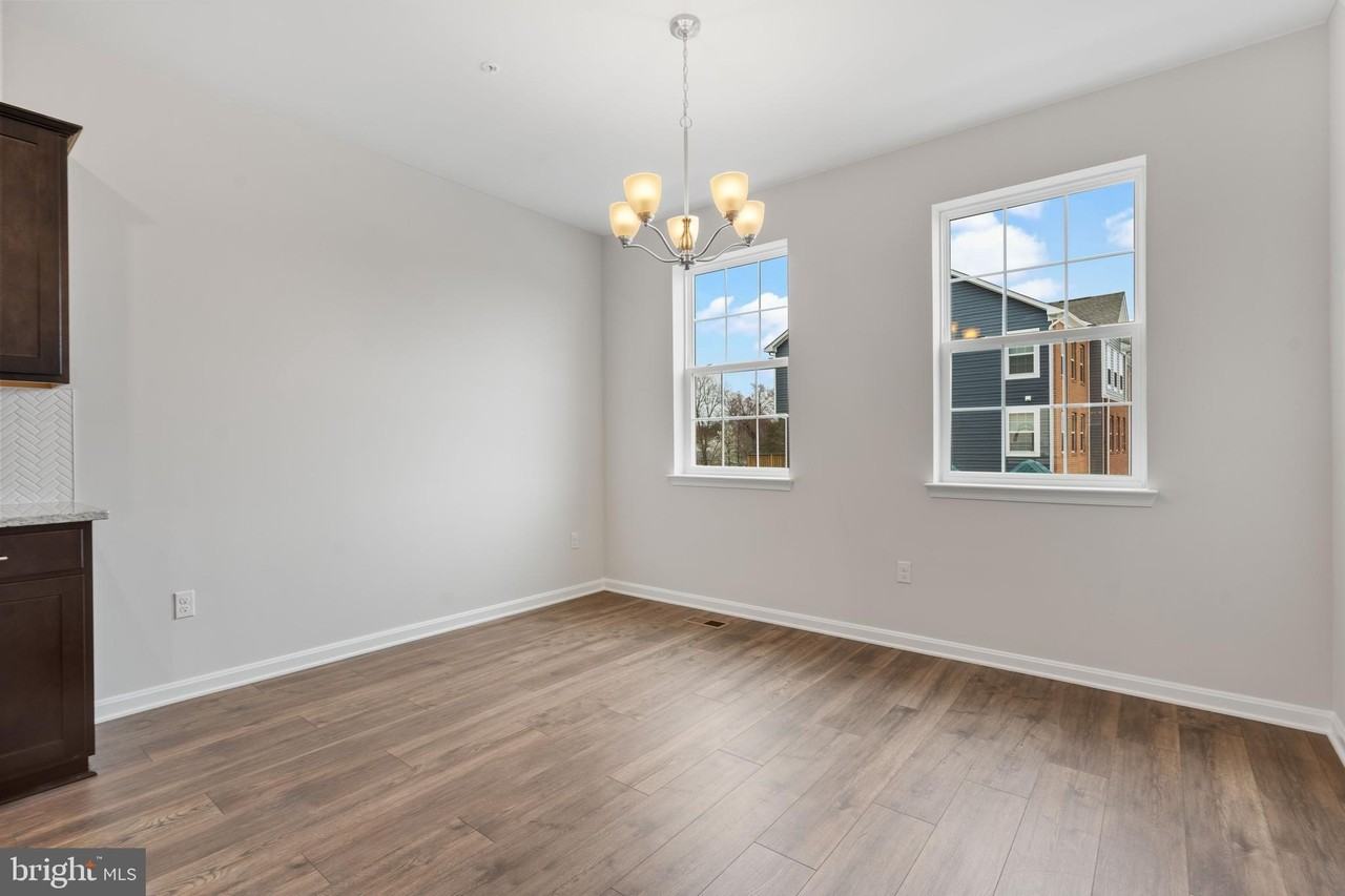 5225 Manor Park Way - Photo 7 of 30